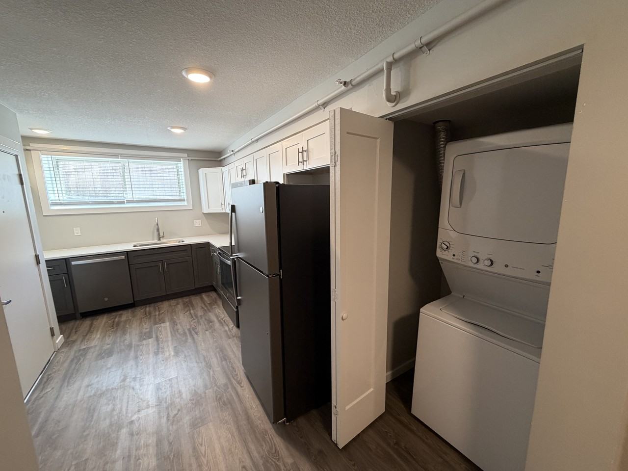 606 W Ohio St #2 - Photo 3 of 15