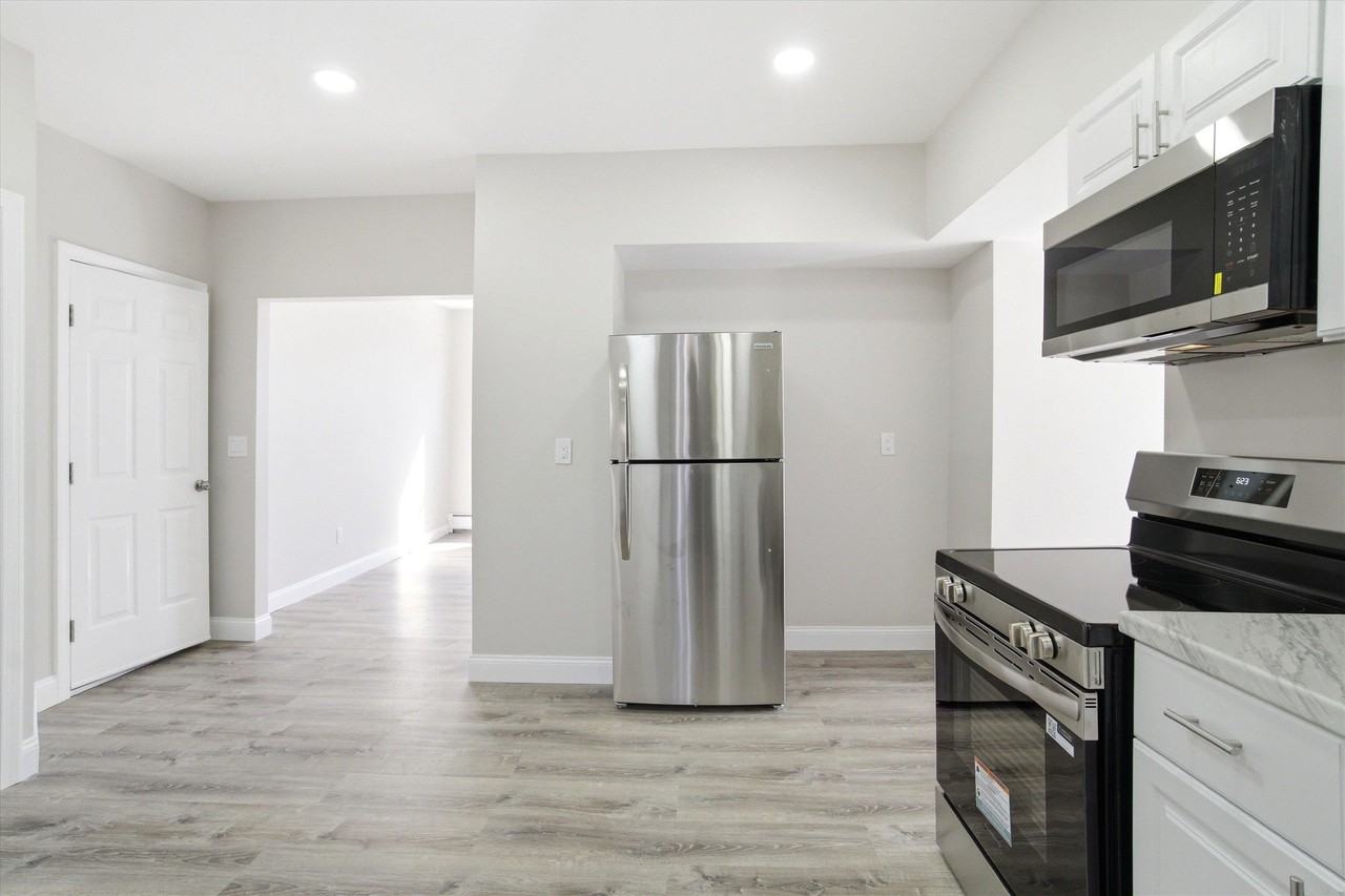 254 Auburn St #1stFL - Photo 3 of 15