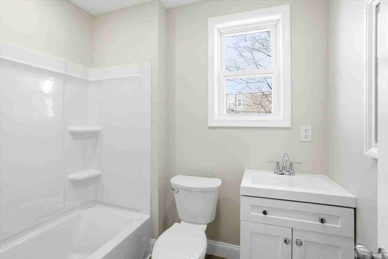 254 Auburn St #1stFL - Photo 4 of 15