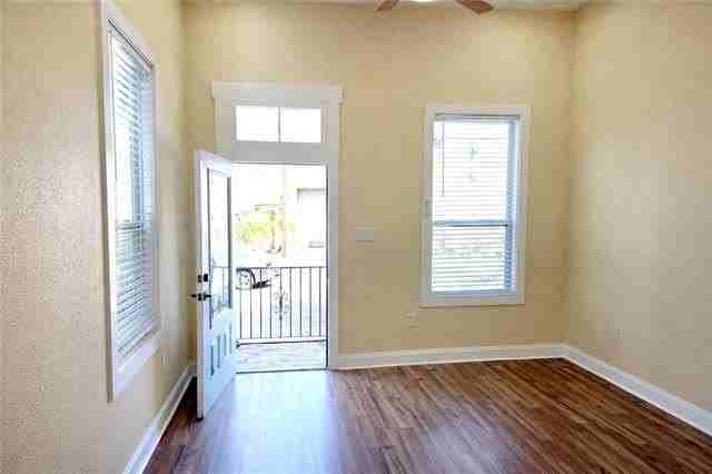 4606 Clara St - Photo 3 of 11