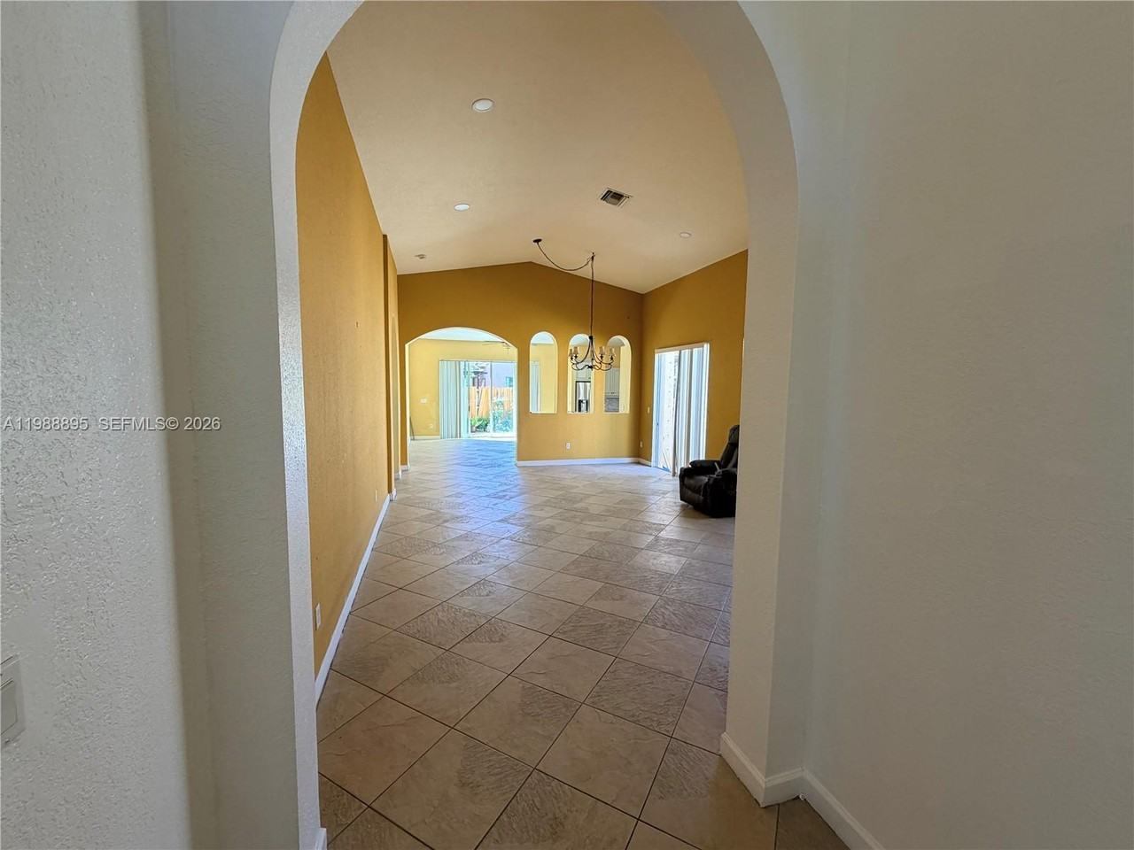 4110 Ne 22nd Ct - Photo 2 of 8