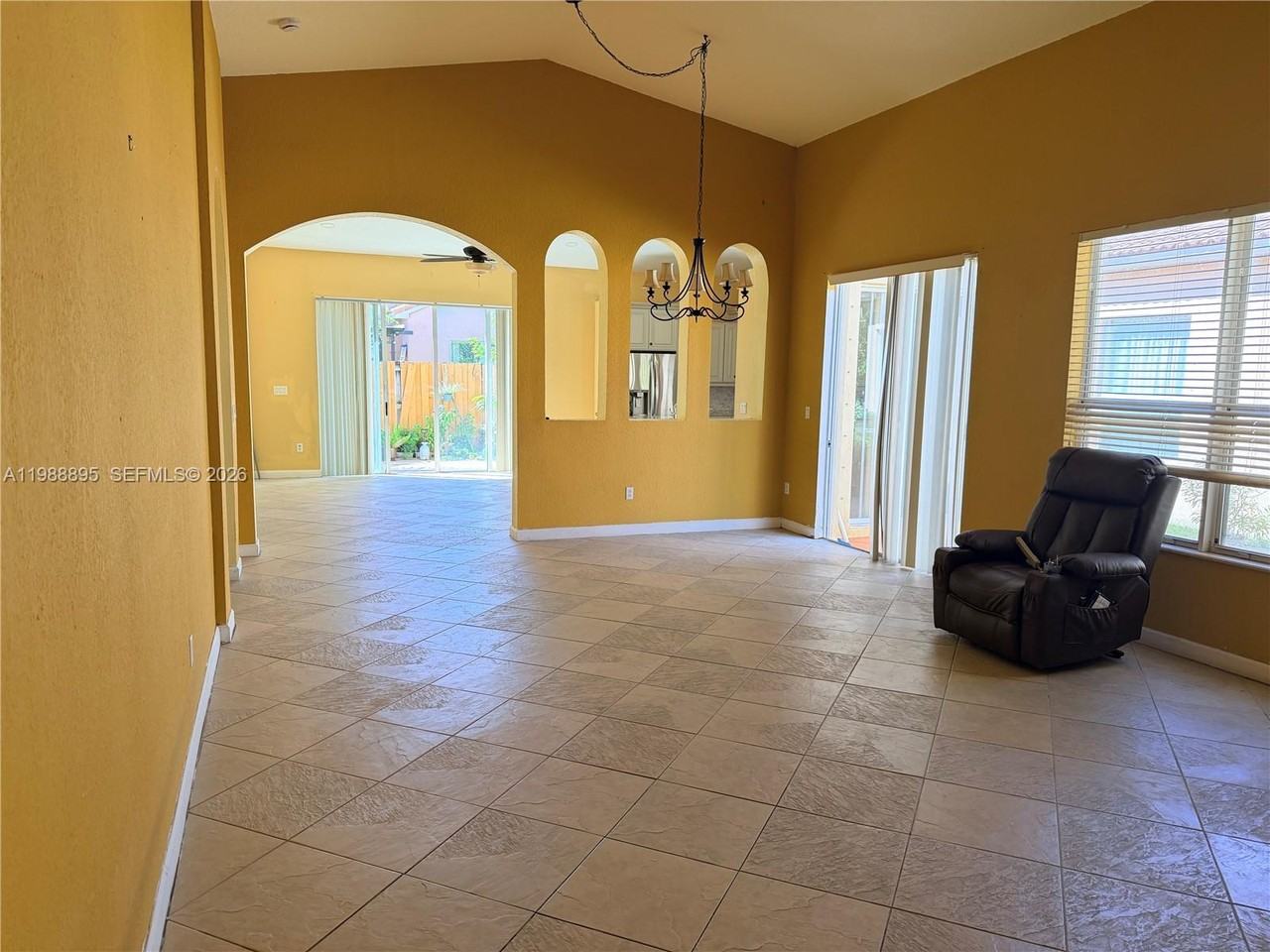 4110 Ne 22nd Ct - Photo 3 of 8