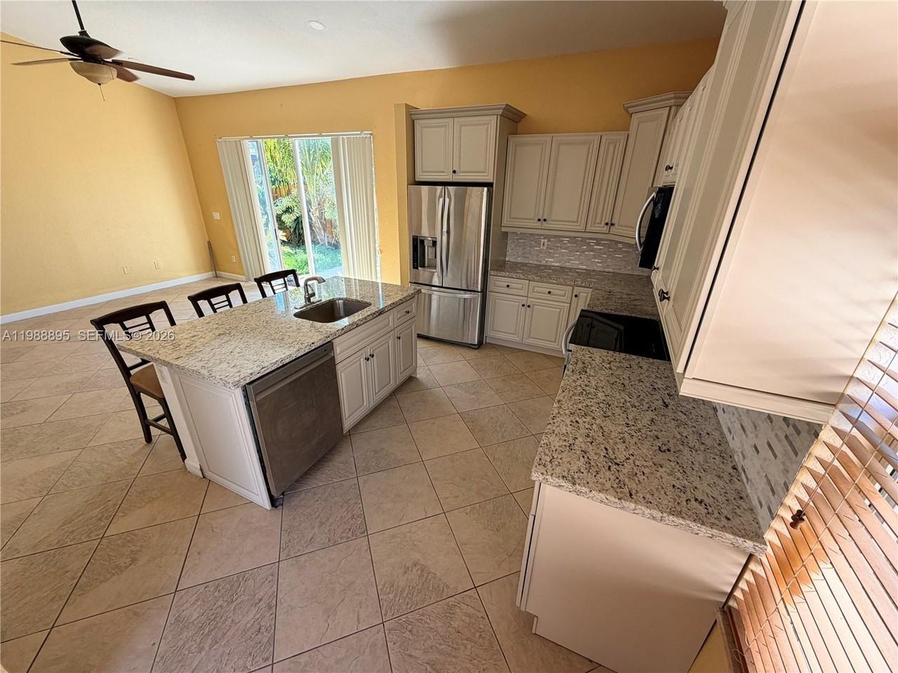 4110 Ne 22nd Ct - Photo 6 of 8