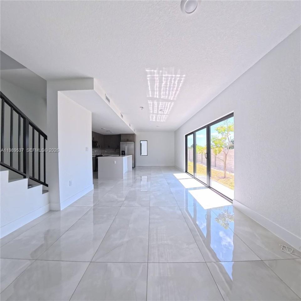 1374 Nw 1st St - Photo 5 of 8