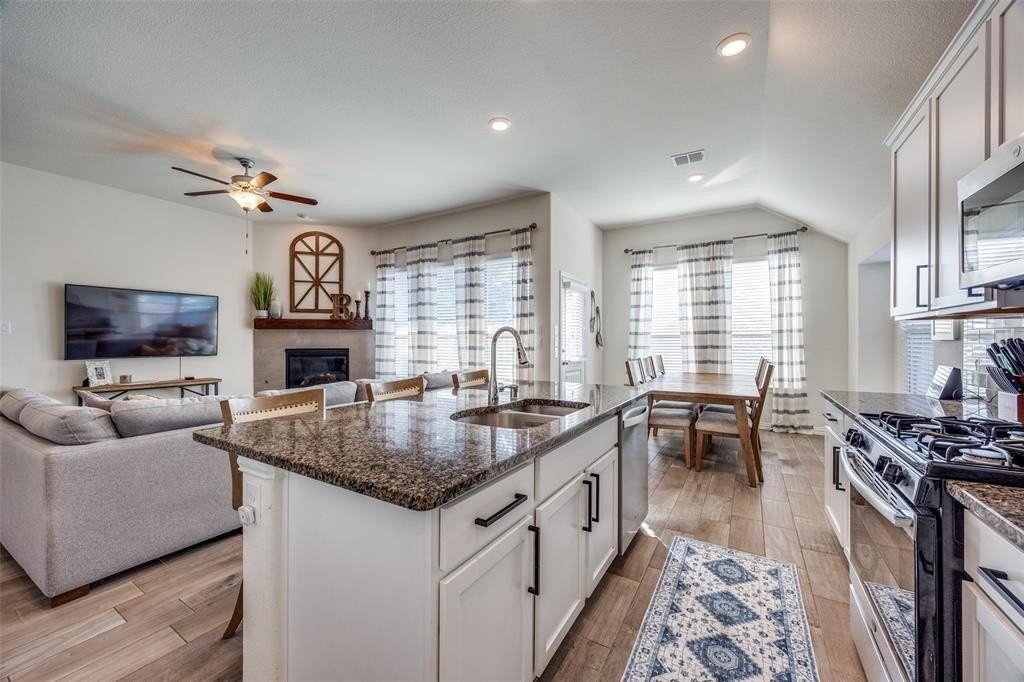 4533 Hemingway Ave - Photo 7 of 27