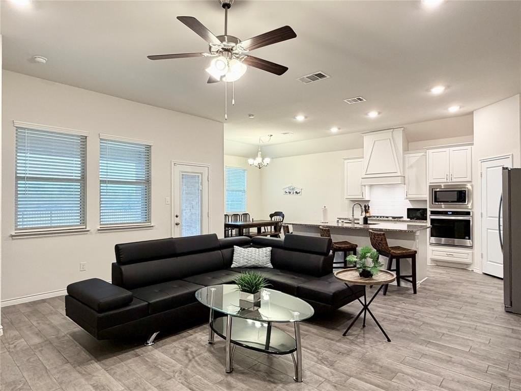 1041 Sublime Dr - Photo 6 of 26