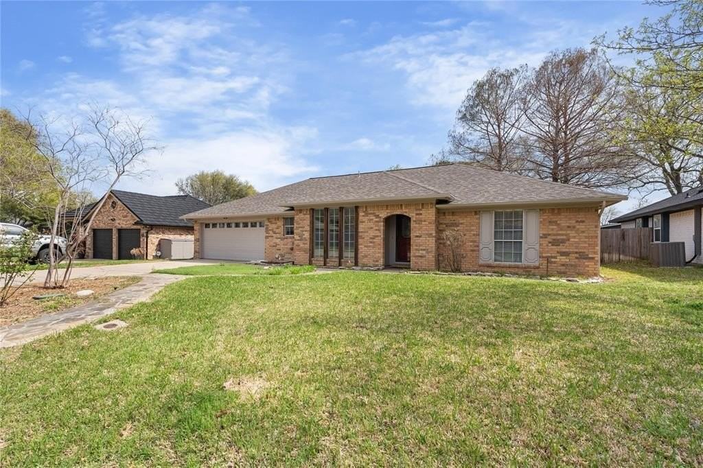 1106 Almond Dr - Photo 2 of 28