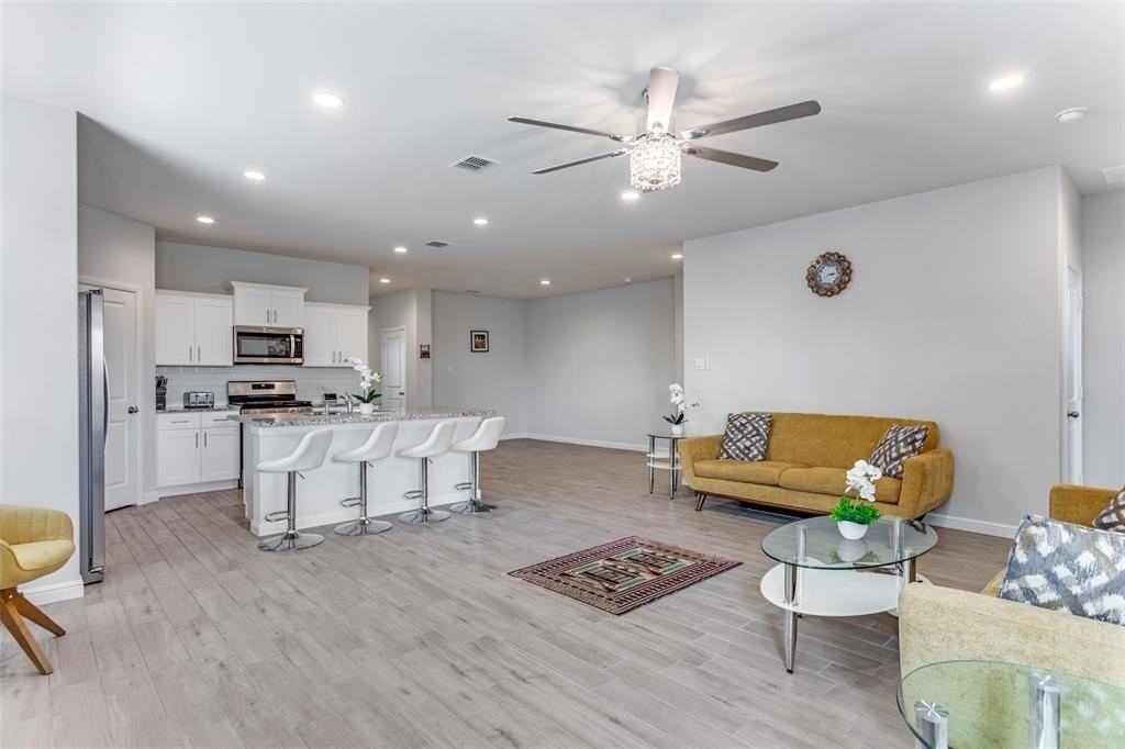 4313 Briargrove Ln - Photo 2 of 13