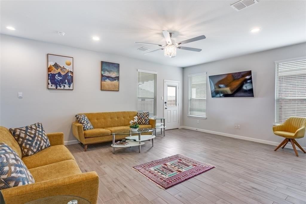 4313 Briargrove Ln - Photo 3 of 13