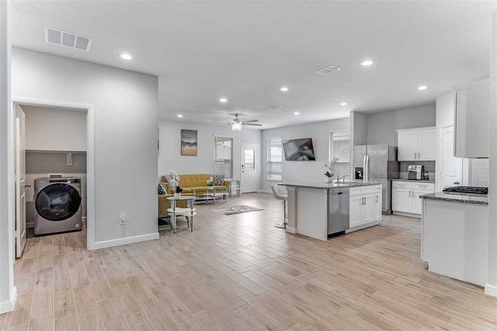 4313 Briargrove Ln - Photo 5 of 13