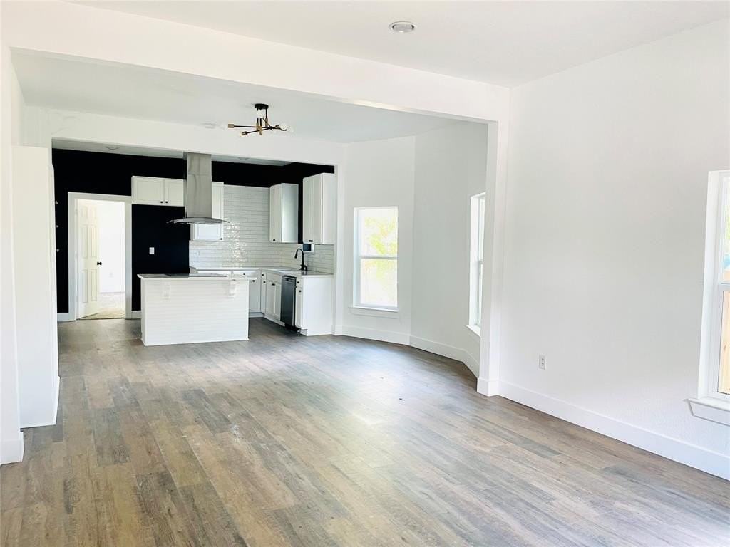 2210 Langford St - Photo 4 of 21