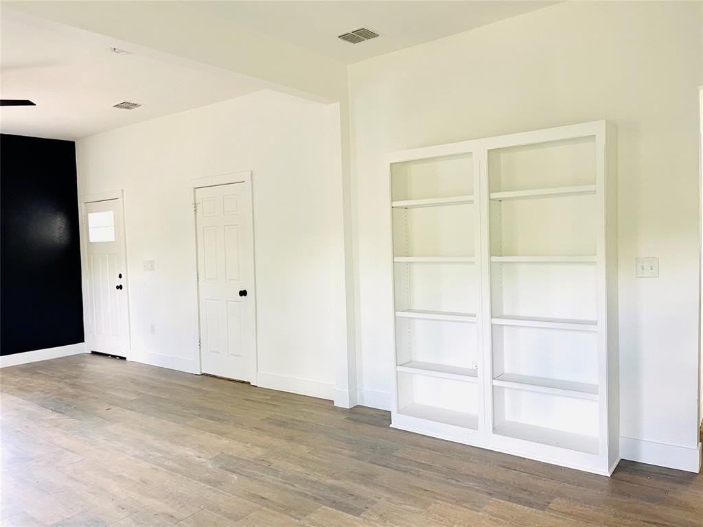 2210 Langford St - Photo 5 of 21