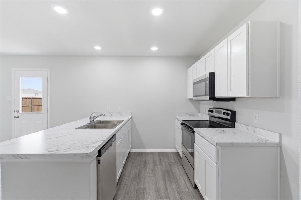 805 Bluffview Dr - Photo 4 of 32