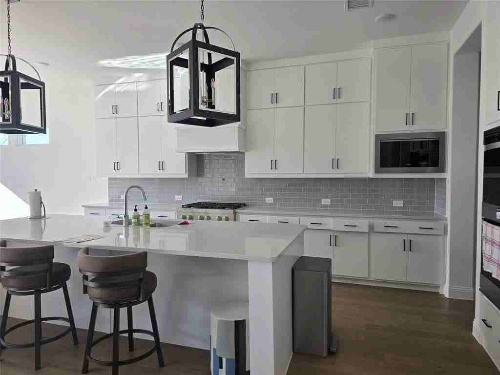 1591 Binkley Ave - Photo 6 of 39