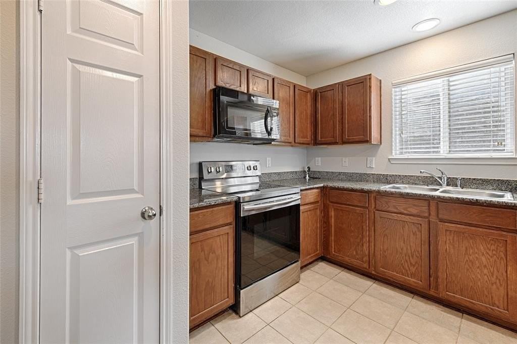 1416 Nicholas Ln - Photo 3 of 25