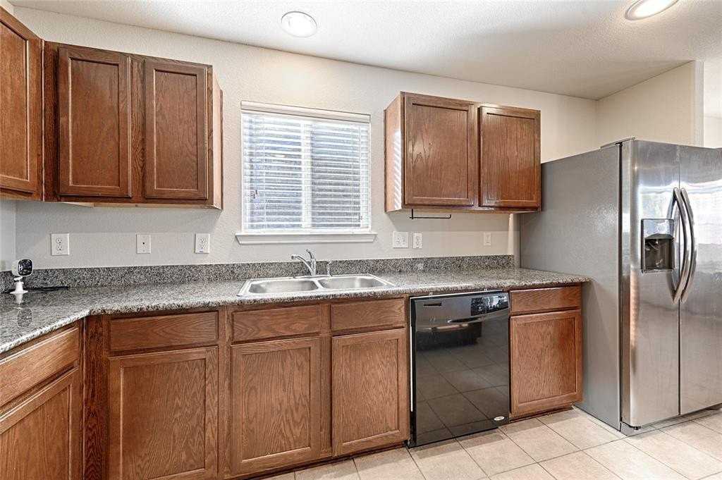 1416 Nicholas Ln - Photo 4 of 25