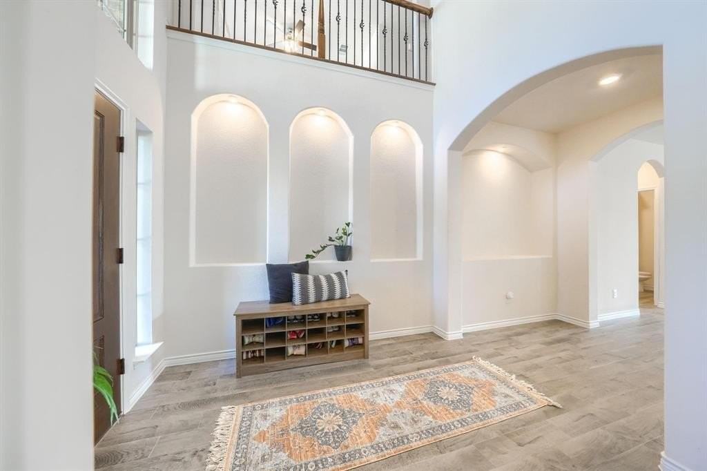 4119 Ellinger Dr - Photo 3 of 32