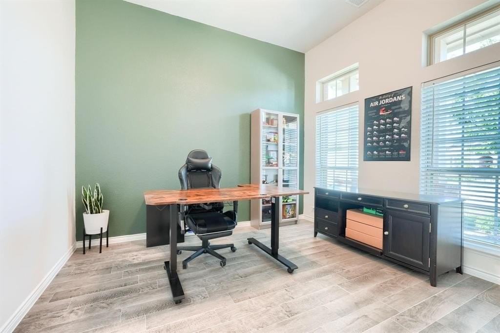 4119 Ellinger Dr - Photo 5 of 32