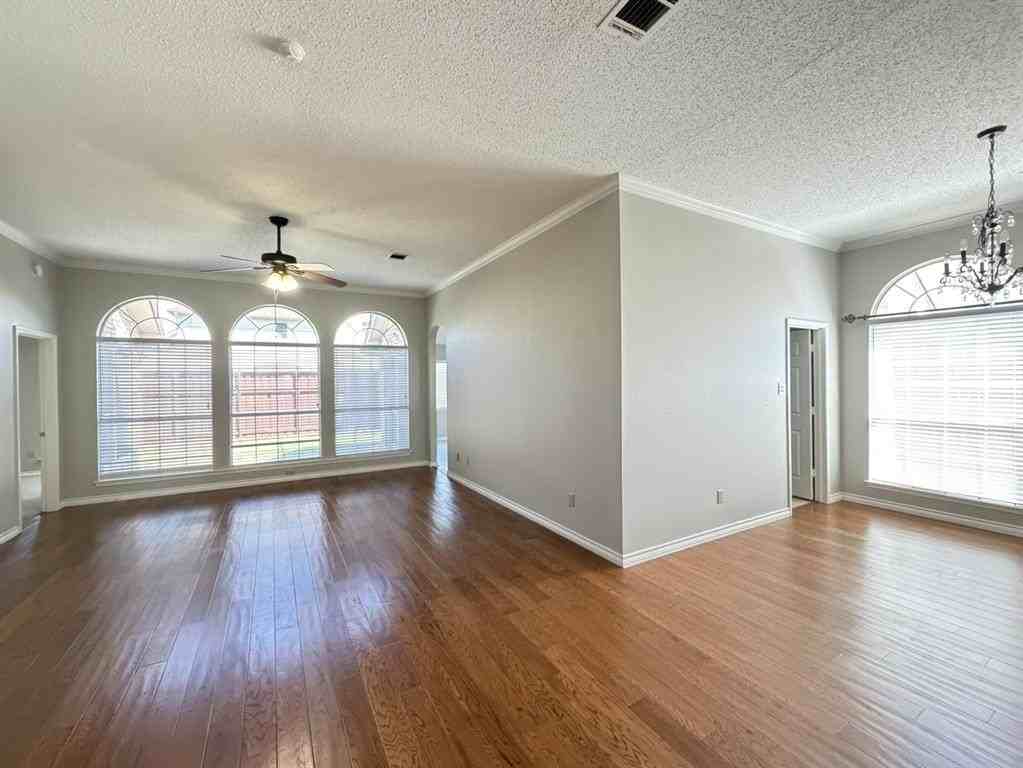 4037 Guthrie Dr - Photo 3 of 22