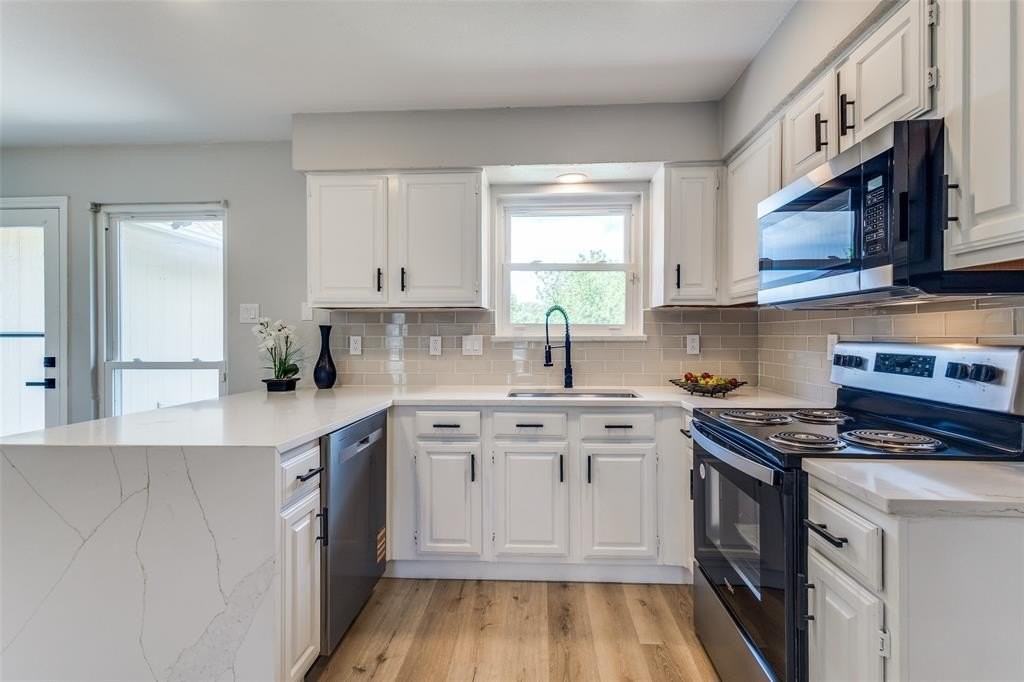 900 Hillside Ln - Photo 2 of 26