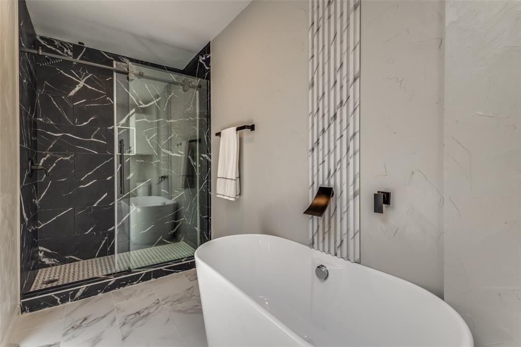 900 Hillside Ln - Photo 4 of 26