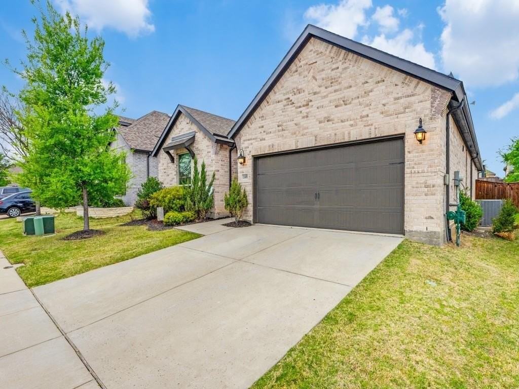 1608 Carnation St - Photo 2 of 25