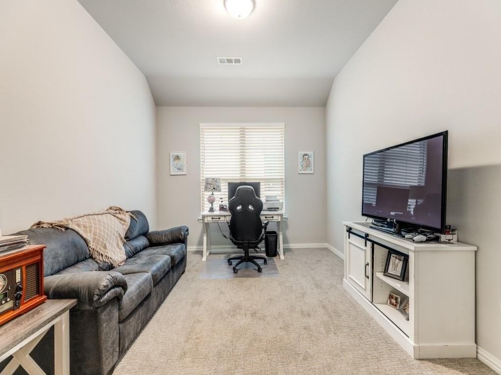 1608 Carnation St - Photo 5 of 25