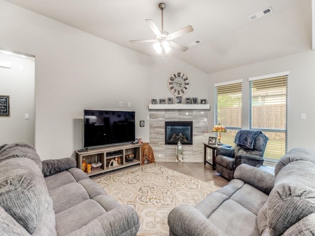 1608 Carnation St - Photo 7 of 25