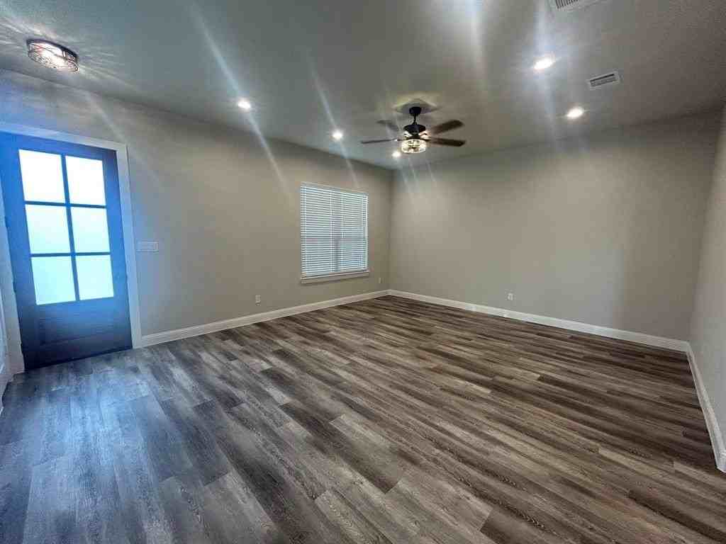 4001 Avion Dr - Photo 6 of 25