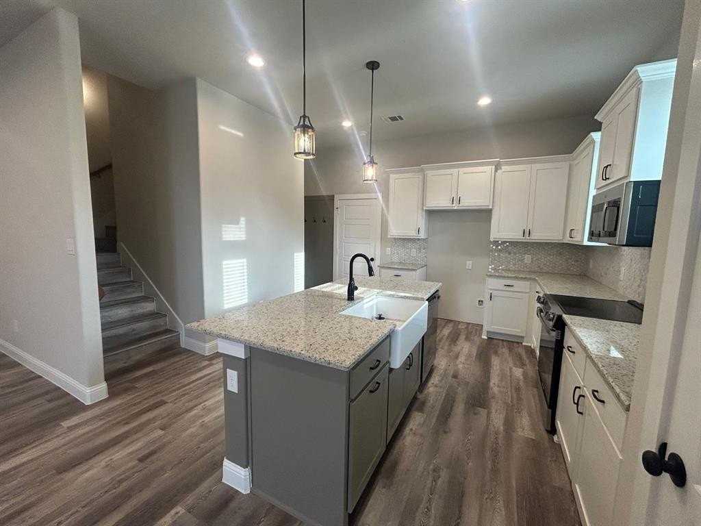 4001 Avion Dr - Photo 7 of 25