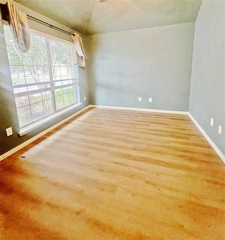 2108 Jonathan Creek Dr - Photo 4 of 19