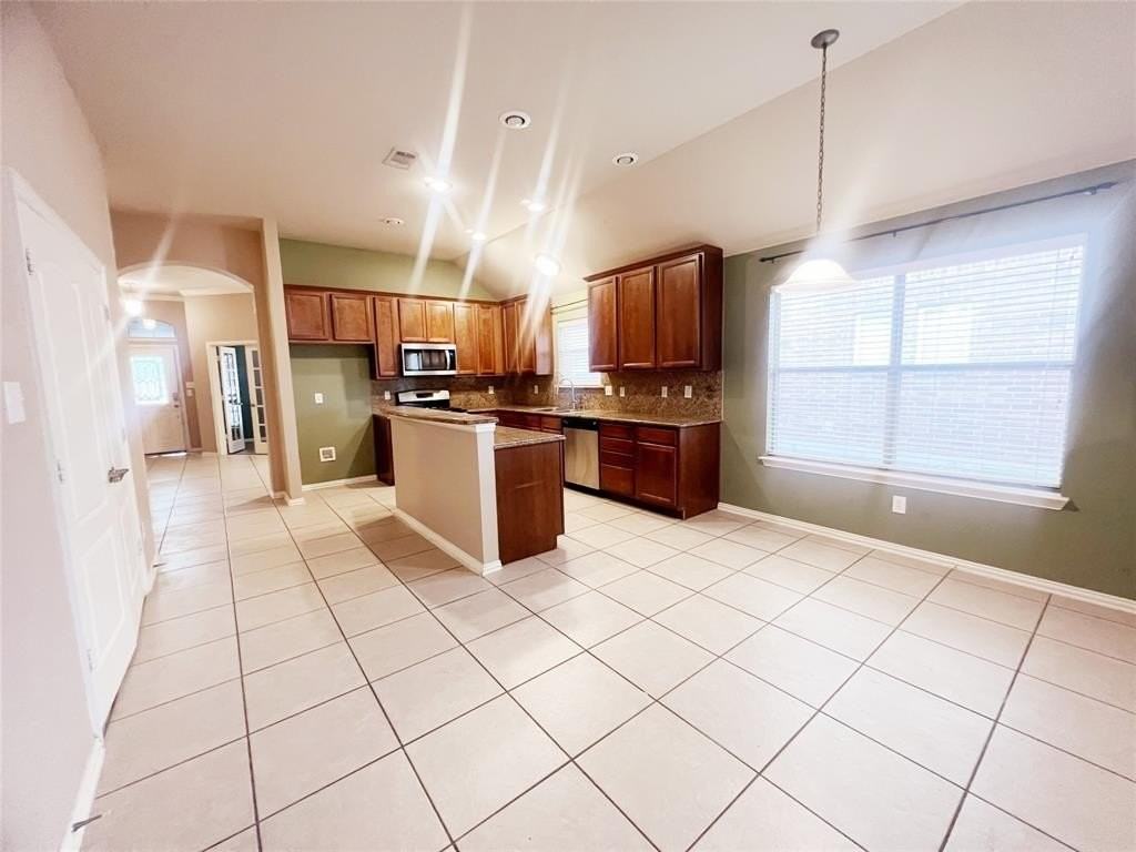 2108 Jonathan Creek Dr - Photo 5 of 19