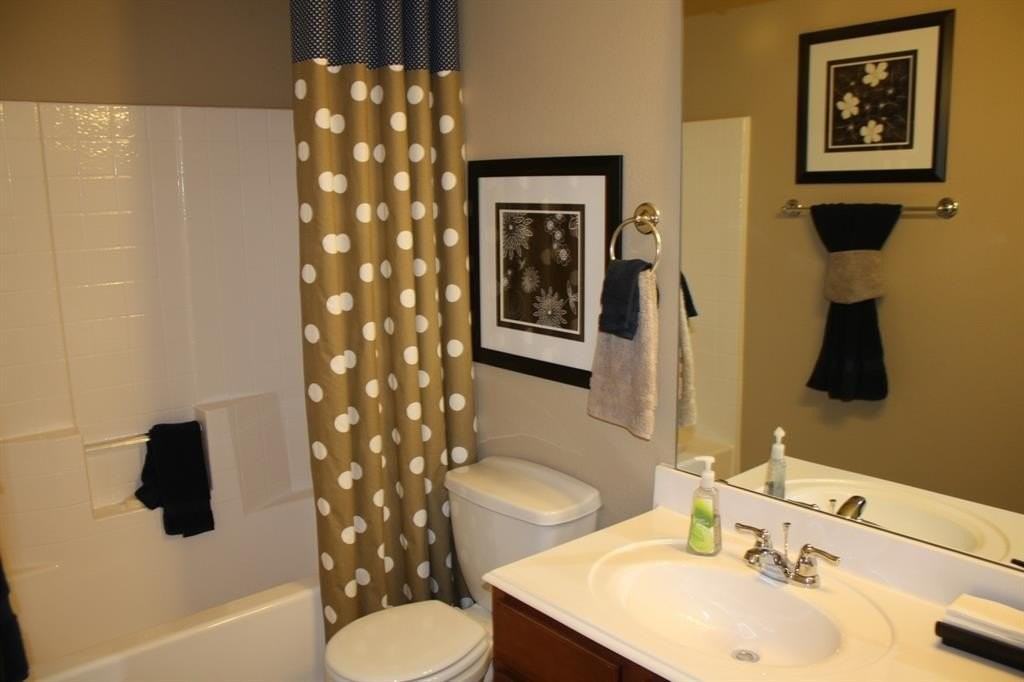 2777 Cresent Lake Dr - Photo 3 of 18