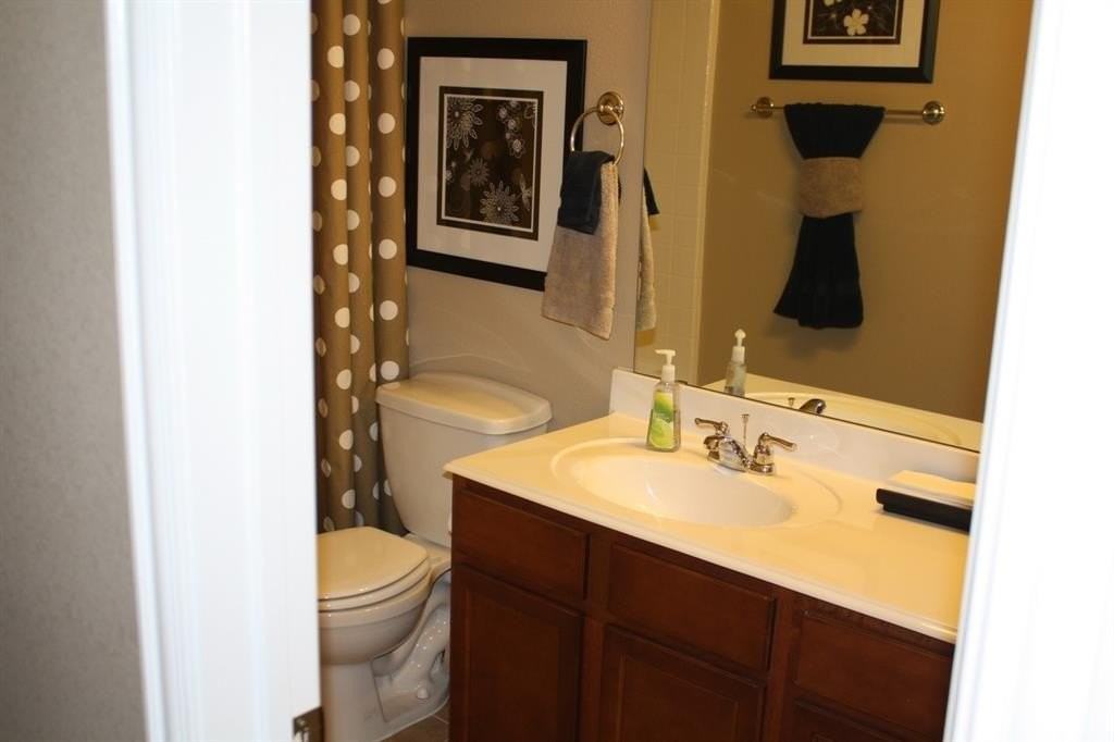 2777 Cresent Lake Dr - Photo 4 of 18