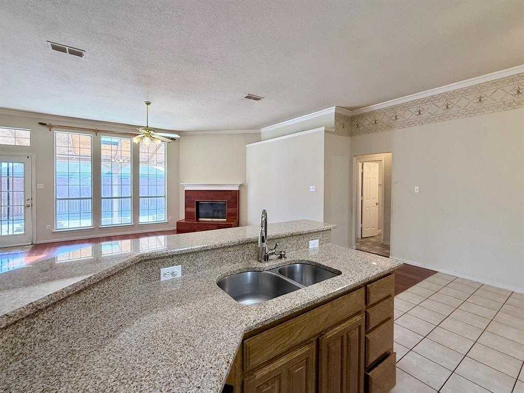 8166 Berkshire Dr - Photo 7 of 40