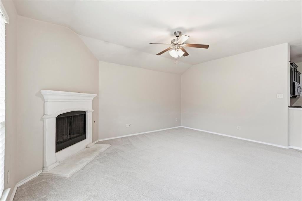 1115 Dickenson Dr - Photo 4 of 36