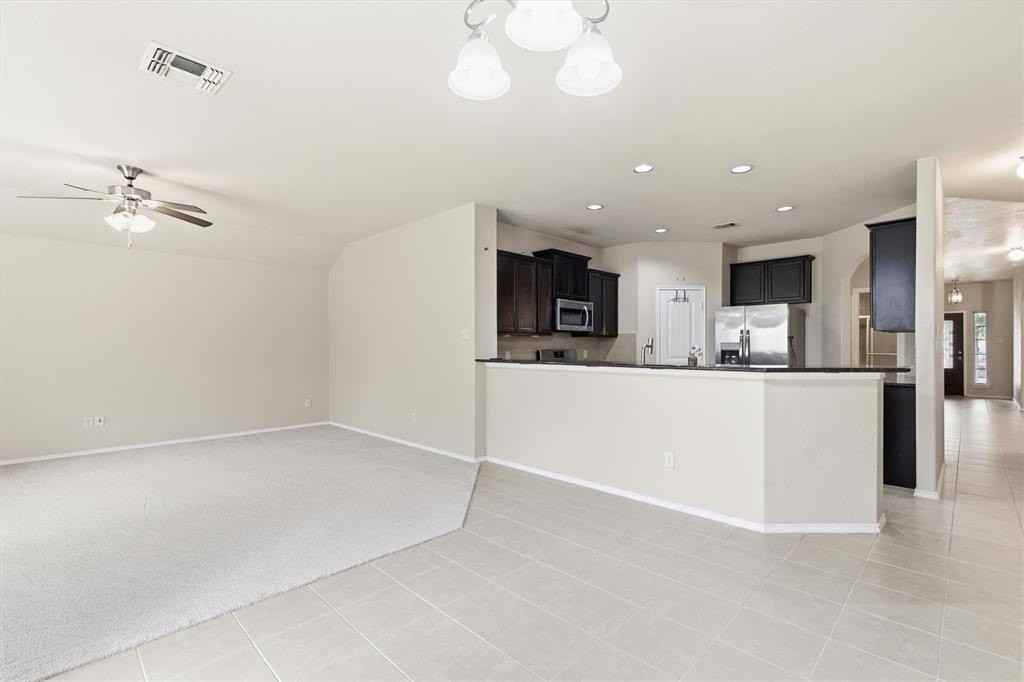 1115 Dickenson Dr - Photo 6 of 36