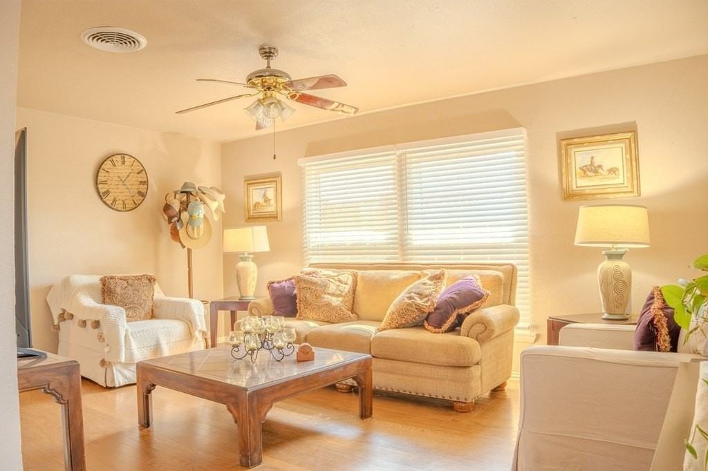 4820 Storey Ave - Photo 5 of 22