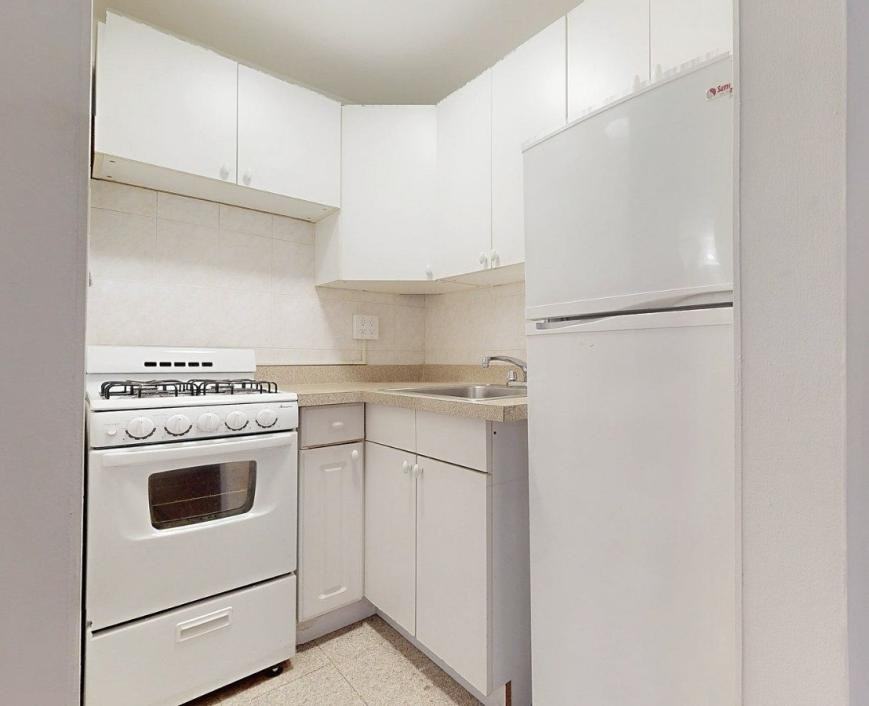 371 1st Ave - Photo 4 of 6