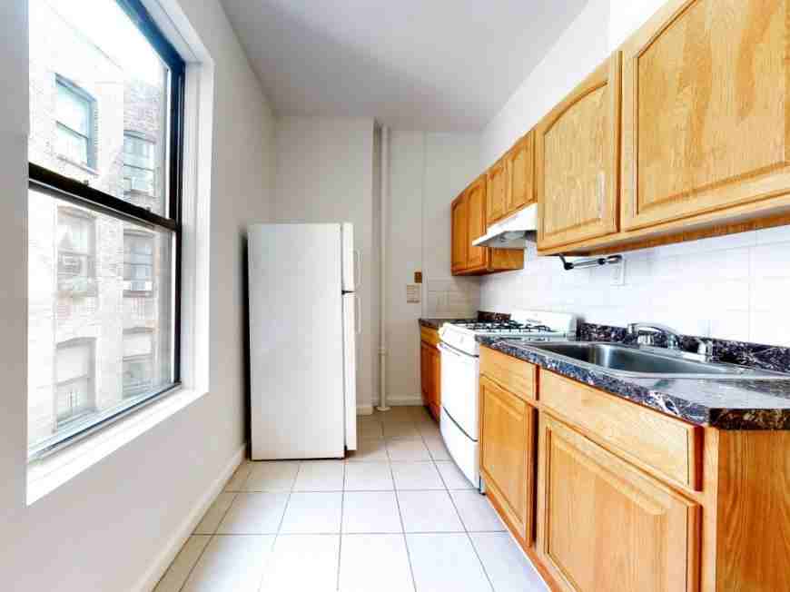 561 W 140th St - Photo 3 of 5