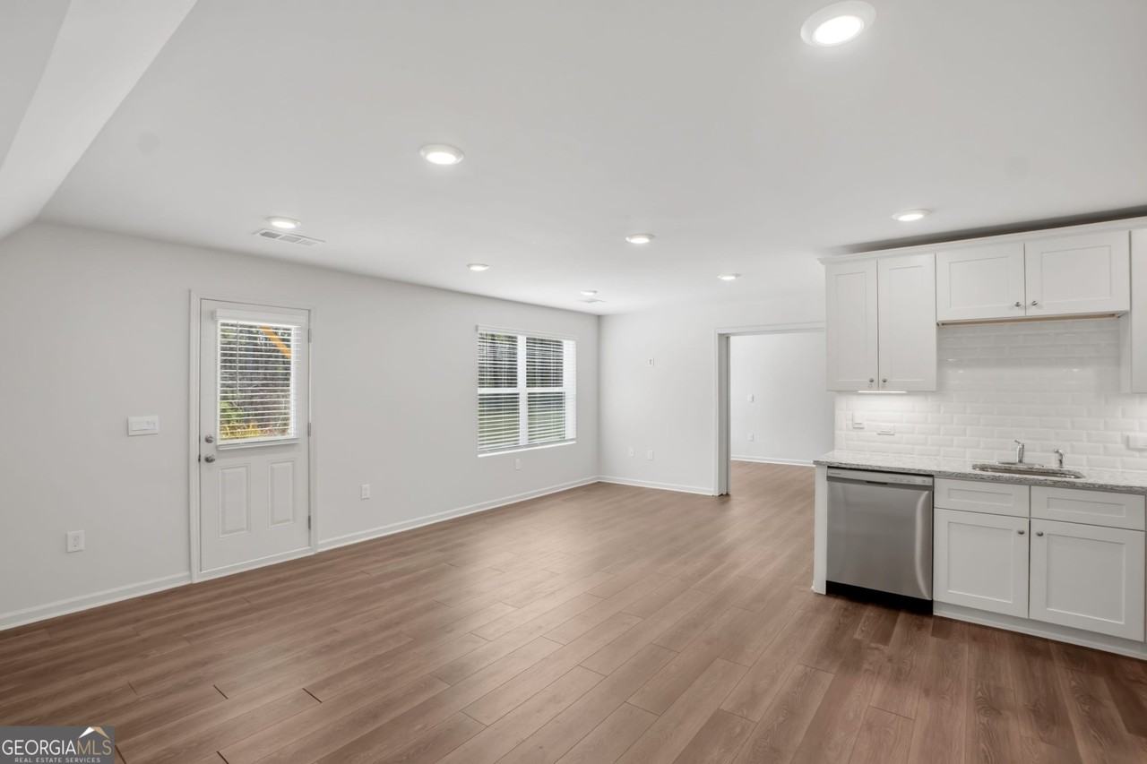 428 Brookfield Dr - Photo 3 of 19