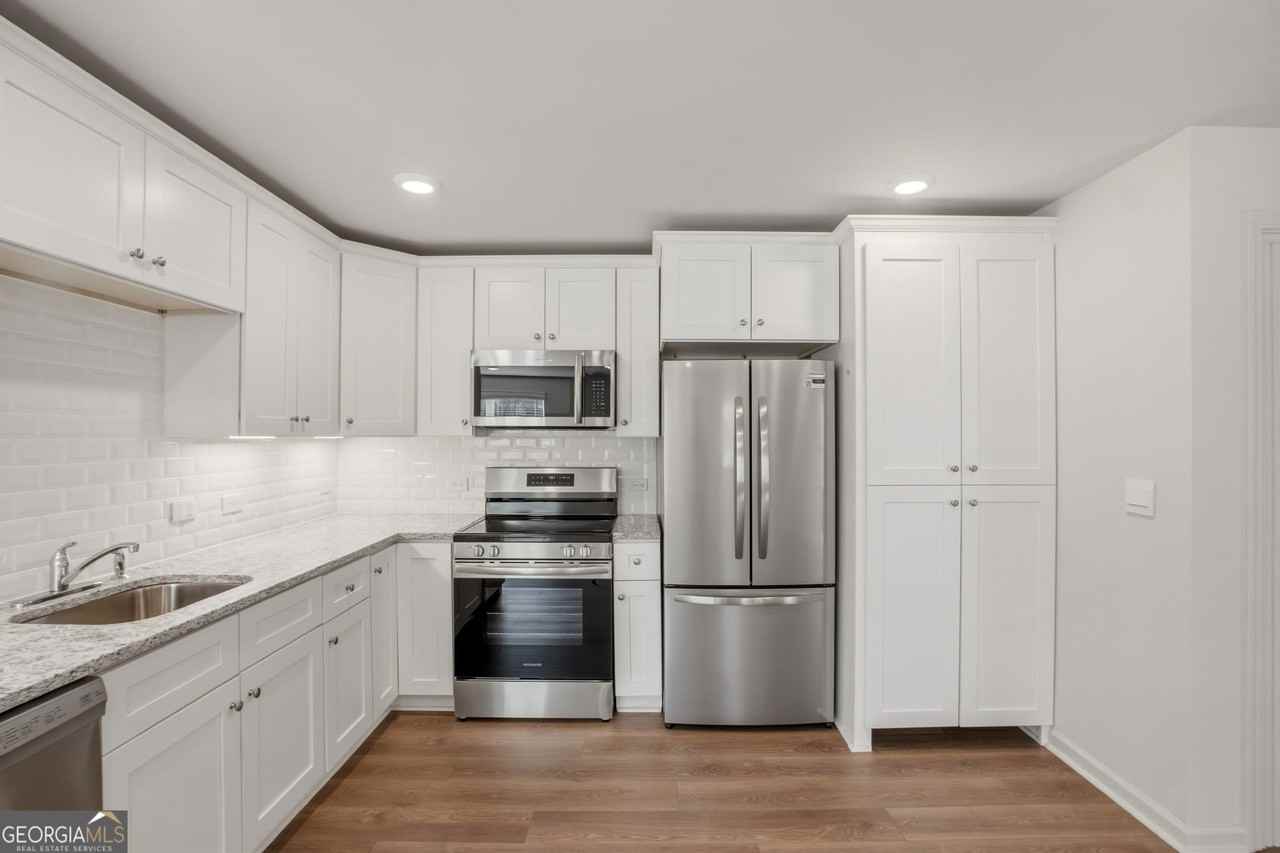 428 Brookfield Dr - Photo 5 of 19