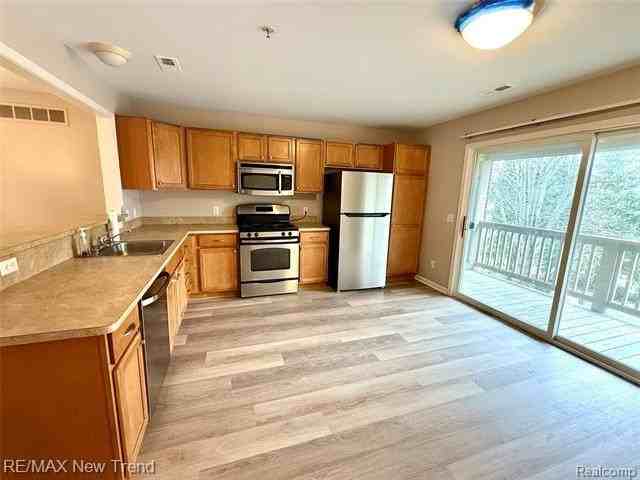 28439 Carlton Way Dr - Photo 4 of 15