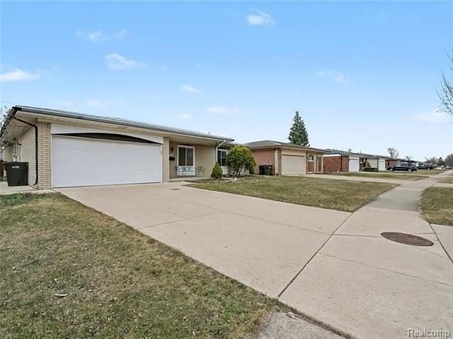 36458 Jeffrey Dr - Photo 2 of 37