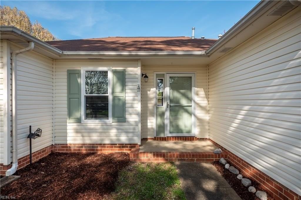 832 Daimler Dr - Photo 2 of 44