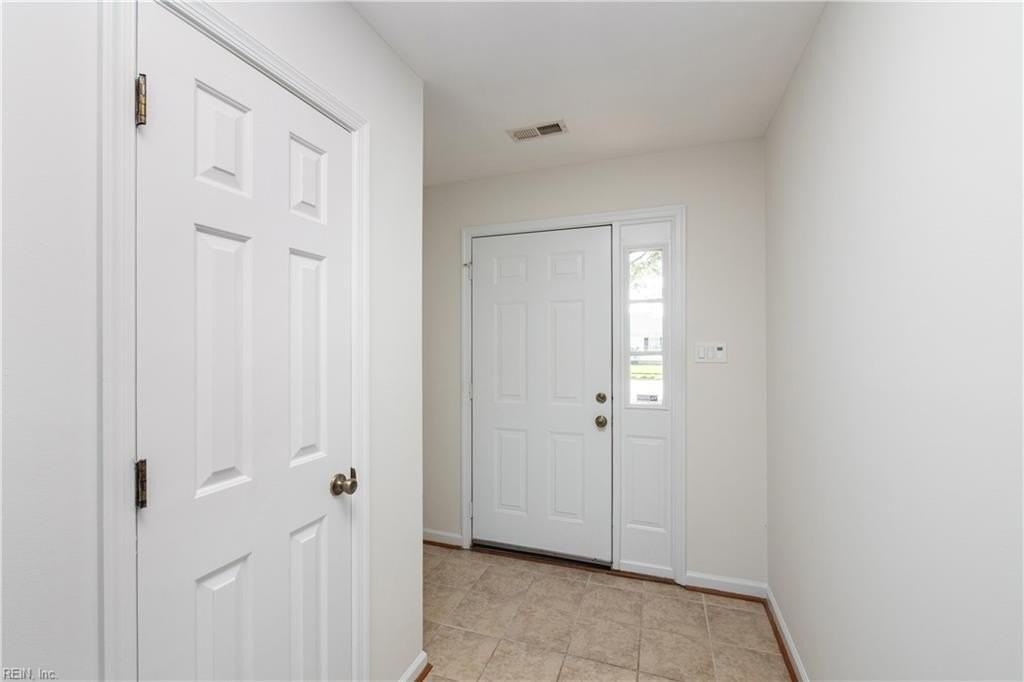 832 Daimler Dr - Photo 3 of 44