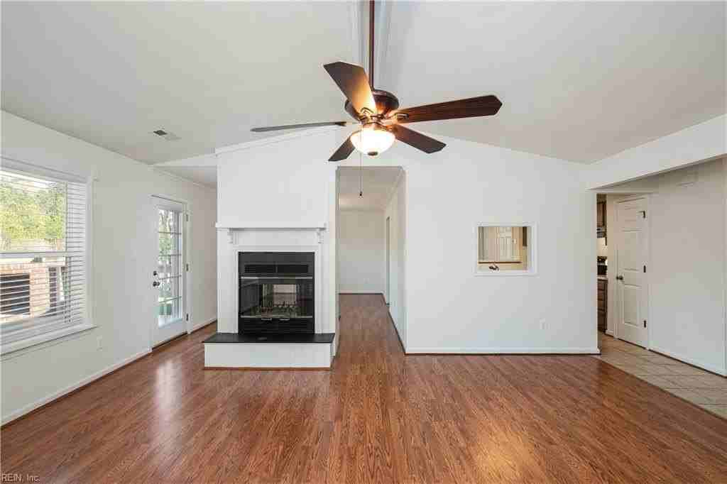 832 Daimler Dr - Photo 5 of 44