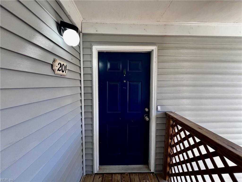 408 Sea Pointe Ct #201 - Photo 3 of 24