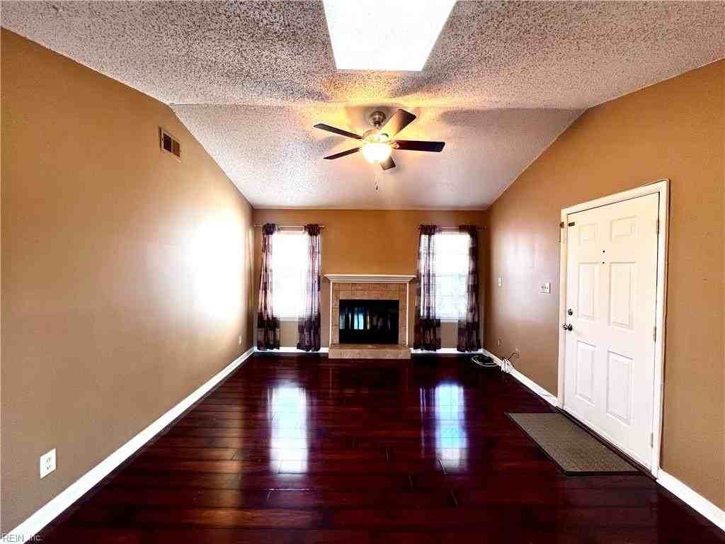 408 Sea Pointe Ct #201 - Photo 4 of 24