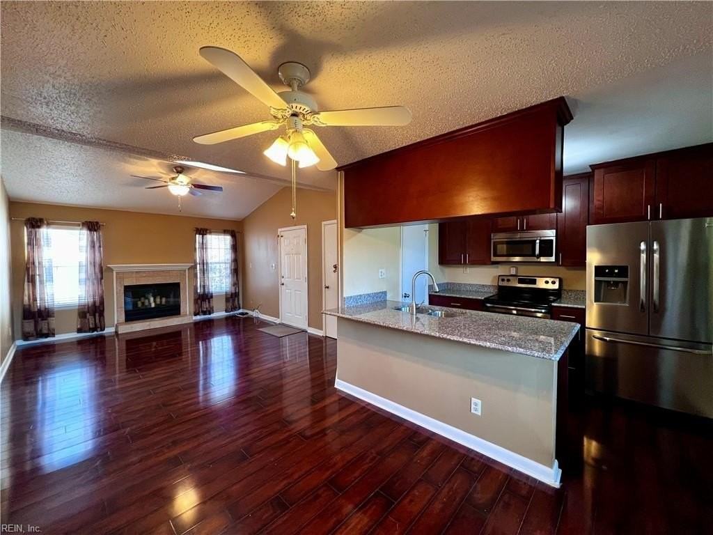 408 Sea Pointe Ct #201 - Photo 6 of 24